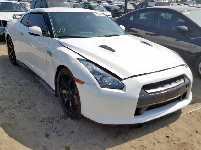 JN1AR5EF2JM710292 - 2018 NISSAN GT-R PURE WHITE photo 1