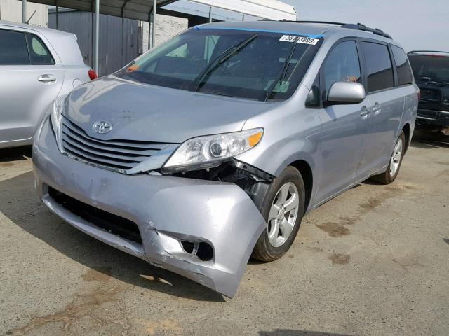 5TDKK3DC6FS654192 - 2015 TOYOTA SIENNA LE SILVER photo 2