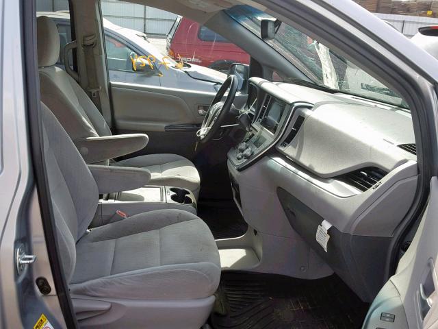 5TDKK3DC6FS654192 - 2015 TOYOTA SIENNA LE SILVER photo 5