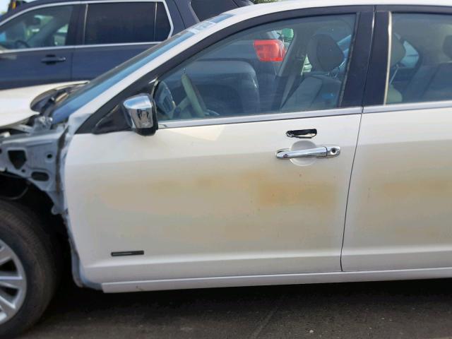 3LNDL2L37BR774576 - 2011 LINCOLN MKZ HYBRID WHITE photo 9