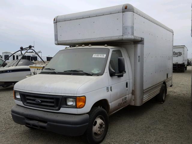 1FDXE45S36HA86086 - 2006 FORD BOX TRUCK WHITE photo 2