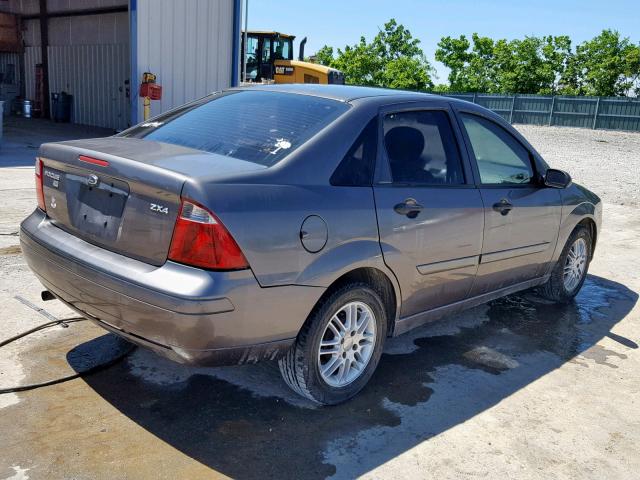 1FAFP34N95W191277 - 2005 FORD FOCUS ZX4 GRAY photo 4