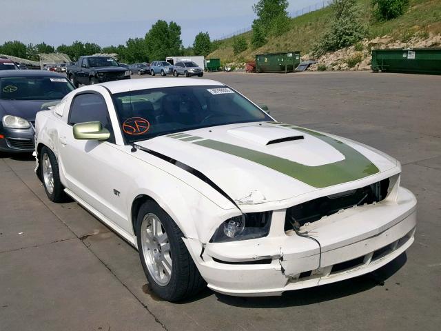 1ZVHT82H385132564 - 2008 FORD MUSTANG GT WHITE photo 1