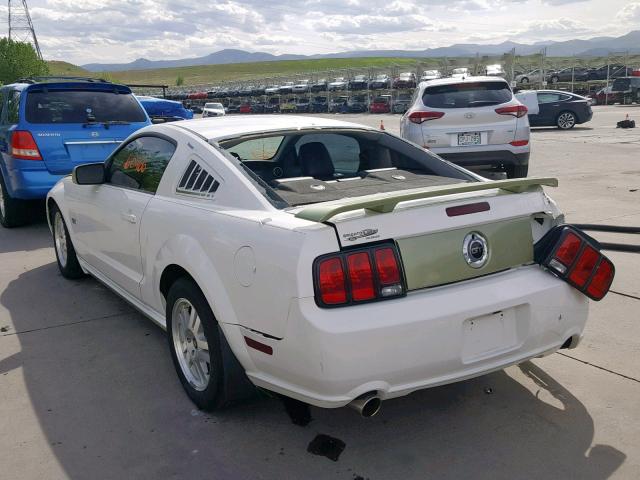 1ZVHT82H385132564 - 2008 FORD MUSTANG GT WHITE photo 3