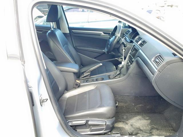 1VWDT7A38HC030459 - 2017 VOLKSWAGEN PASSAT R-L SILVER photo 5