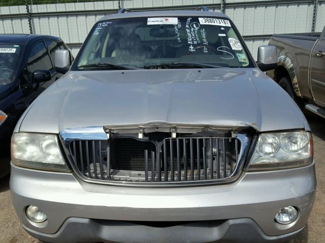 5LMEU68H14ZJ21086 - 2004 LINCOLN AVIATOR 银色 照片 9