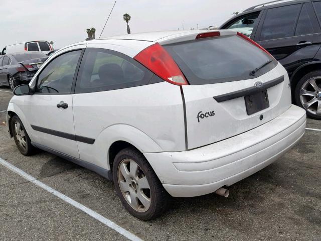 3FAFP31322R139913 - 2002 FORD FOCUS ZX3 WHITE photo 3