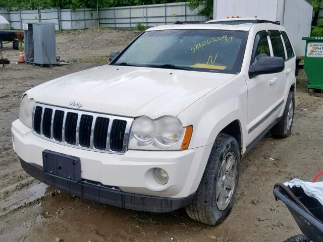 1J8HR58265C642572 - 2005 JEEP GRAND CHER WHITE photo 2