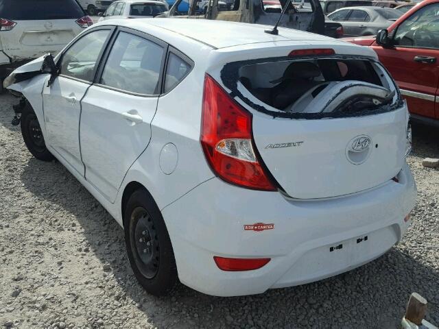 KMHCT5AE8GU260088 - 2016 HYUNDAI ACCENT SE WHITE photo 3