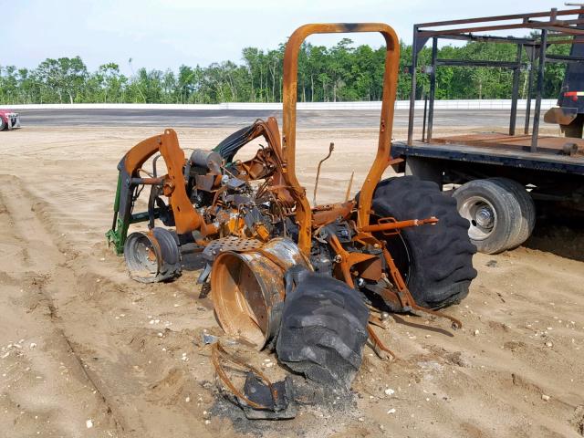 1P0H165XCGX013573 - 2016 JOHN DEERE TRACTOR GREEN photo 3