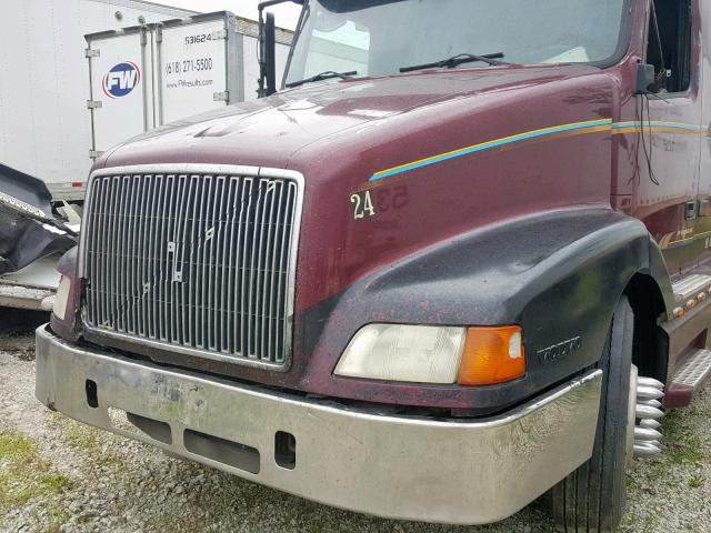 4V4ND1JJ2YN241780 - 2000 VOLVO VN MAROON photo 7