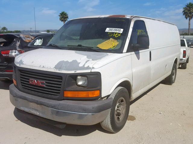 1GTHG39U131114853 - 2003 GMC SAVANA G35 WHITE photo 2