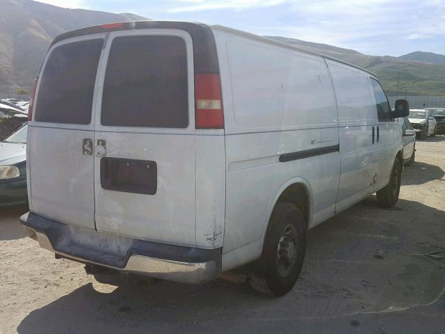 1GTHG39U131114853 - 2003 GMC SAVANA G35 WHITE photo 4