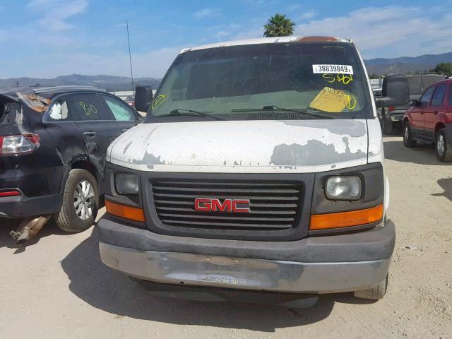 1GTHG39U131114853 - 2003 GMC SAVANA G35 WHITE photo 9