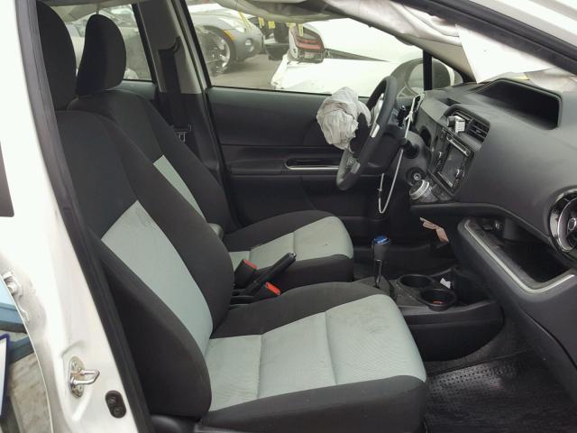 JTDKDTB37G1117911 - 2016 TOYOTA PRIUS C WHITE photo 5