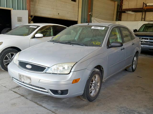 1FAFP34N37W123284 - 2007 FORD FOCUS ZX4 SILVER photo 2