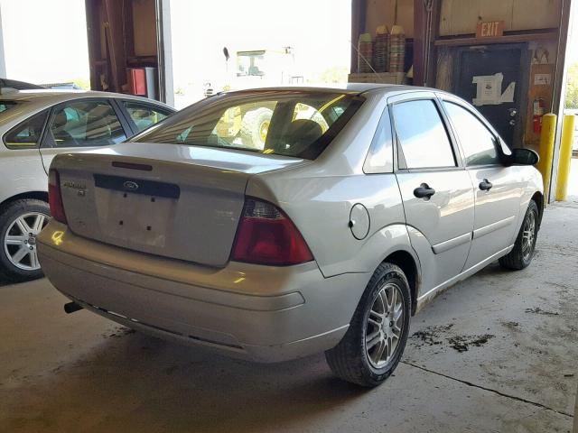 1FAFP34N37W123284 - 2007 FORD FOCUS ZX4 SILVER photo 4