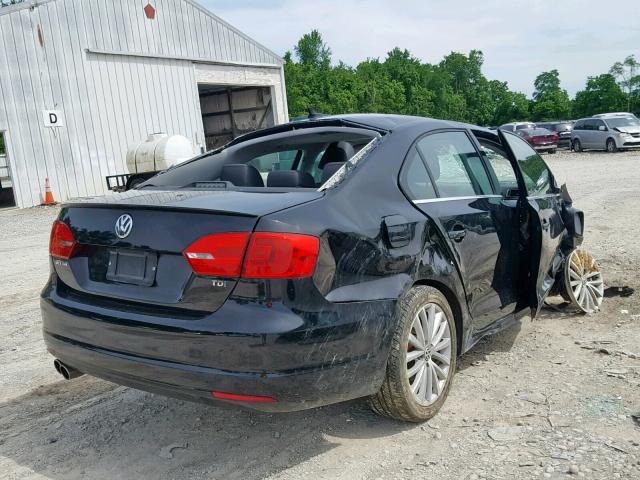 3VWLL7AJ2BM036337 - 2011 VOLKSWAGEN JETTA TDI BLACK photo 4