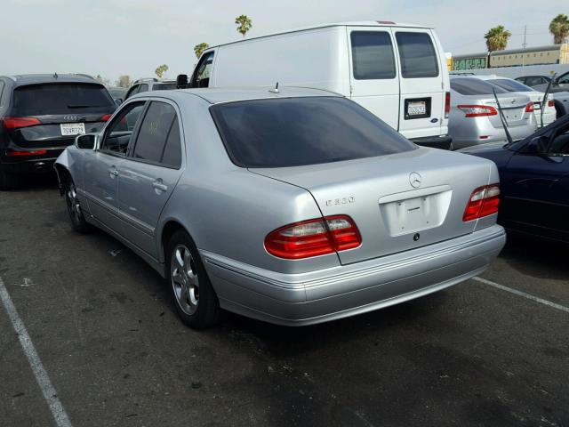 WDBJF65J22B409761 - 2002 MERCEDES-BENZ E 320 SILVER photo 3