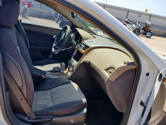 1G1ZH57B19F177938 - 2009 CHEVROLET MALIBU 1LT WHITE photo 5