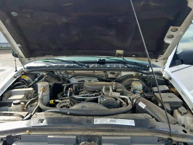 1GTCS19WX18225923 - 2001 GMC SONOMA WHITE photo 7