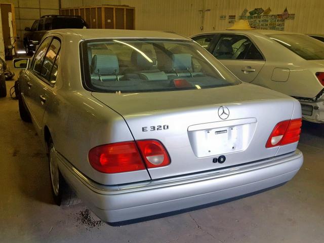 WDBJF55F8VA434311 - 1997 MERCEDES-BENZ E 320 SILVER photo 3