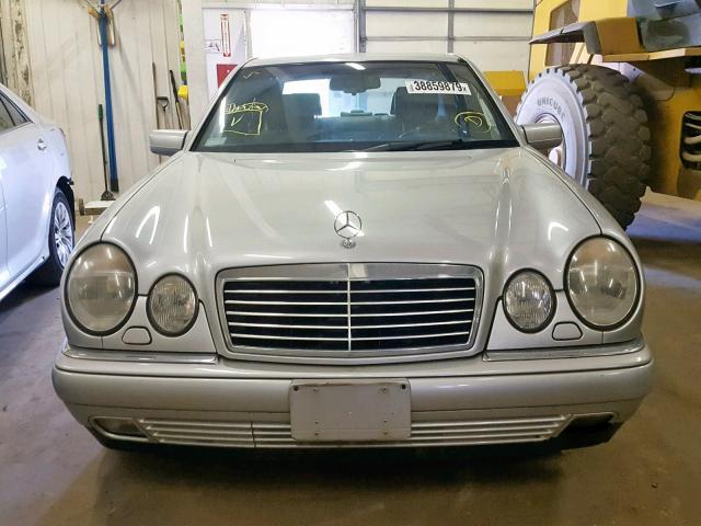 WDBJF55F8VA434311 - 1997 MERCEDES-BENZ E 320 SILVER photo 9