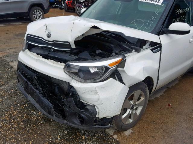 KNDJN2A24J7563546 - 2018 KIA SOUL WHITE photo 9