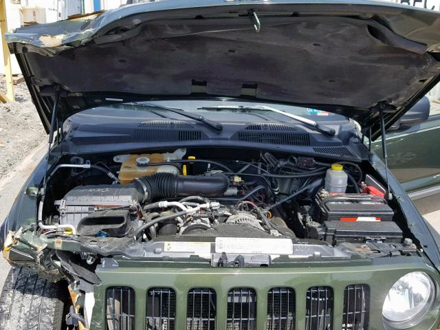 1J4GL38K56W215144 - 2006 JEEP LIBERTY RE GREEN photo 7