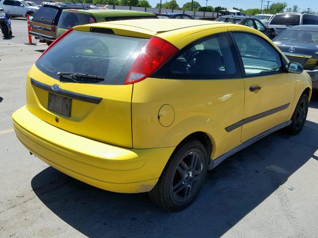 3FAFP31331R136467 - 2001 FORD FOCUS ZX3 YELLOW photo 4