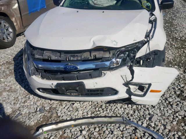 3FAHP0GA9BR226737 - 2011 FORD FUSION S WHITE photo 9