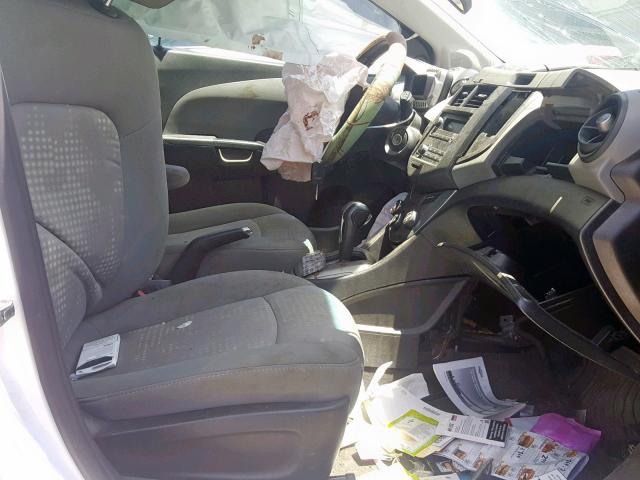 1G1JA6SH0D4186671 - 2013 CHEVROLET SONIC LS WHITE photo 5