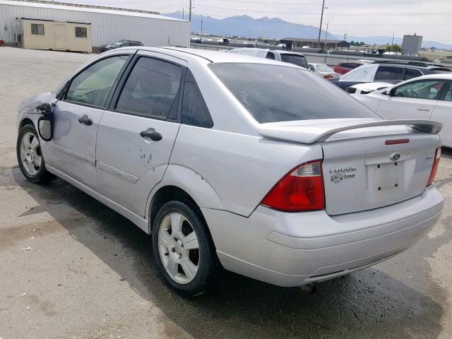 1FAFP34N05W193984 - 2005 FORD FOCUS ZX4 SILVER photo 3