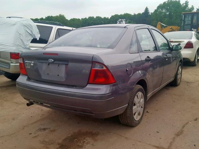 1FAHP34N47W302572 - 2007 FORD FOCUS ZX4 GRAY photo 4