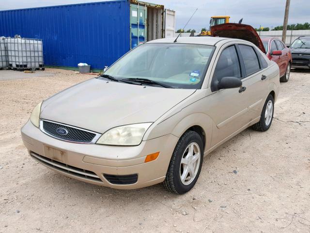 1FAFP34N26W146277 - 2006 FORD FOCUS ZX4 GOLD photo 2