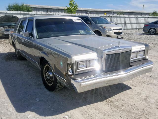 1LNBM83F7JY672499 - 1988 LINCOLN TOWN CAR C SILVER photo 1