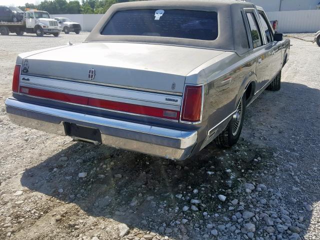 1LNBM83F7JY672499 - 1988 LINCOLN TOWN CAR C SILVER photo 4