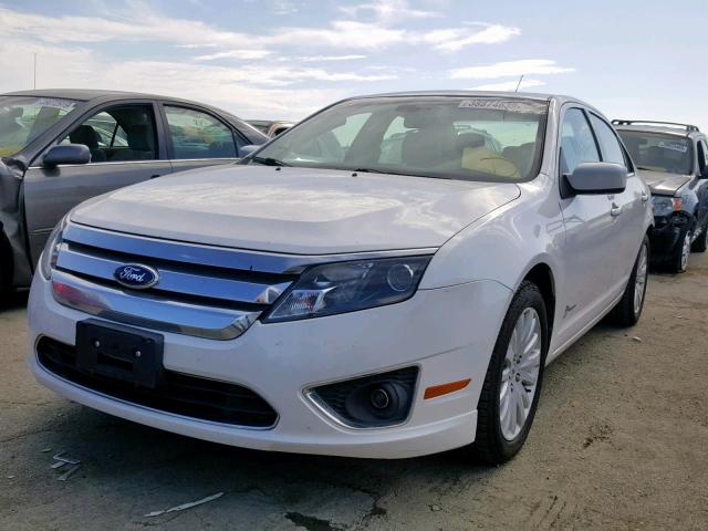 3FADP0L3XBR319837 - 2011 FORD FUSION HYB WHITE photo 2