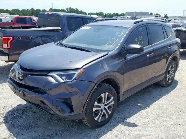 JTMZFREV6JJ738329 - 2018 TOYOTA RAV4 LE GRAY photo 2