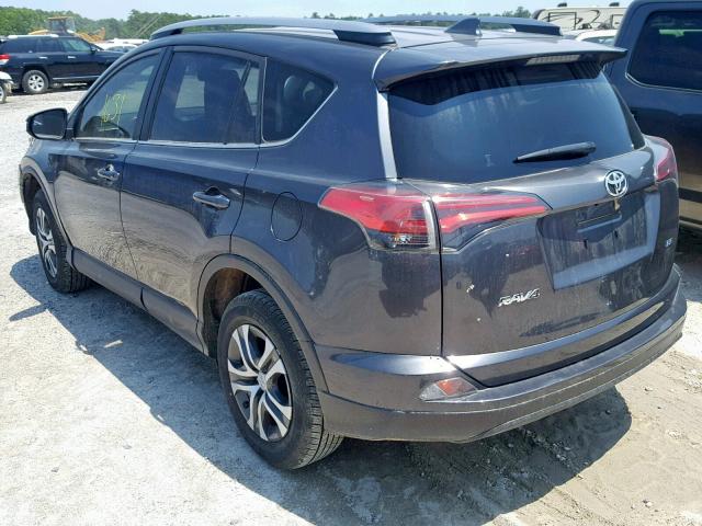 JTMZFREV6JJ738329 - 2018 TOYOTA RAV4 LE GRAY photo 3