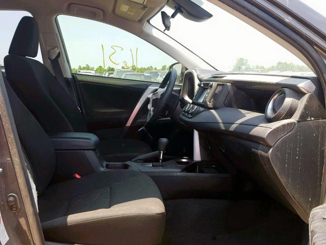 JTMZFREV6JJ738329 - 2018 TOYOTA RAV4 LE GRAY photo 5
