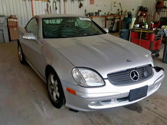 WDBKK65F51F223425 - 2001 MERCEDES-BENZ SLK 320 SILVER photo 1