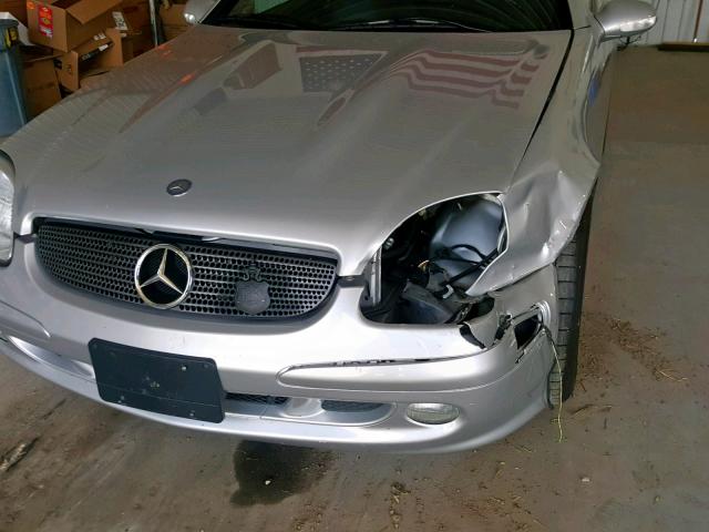 WDBKK65F51F223425 - 2001 MERCEDES-BENZ SLK 320 SILVER photo 9