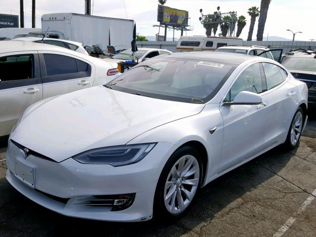 5YJSA1E24JF271717 - 2018 TESLA MODEL S WHITE photo 2