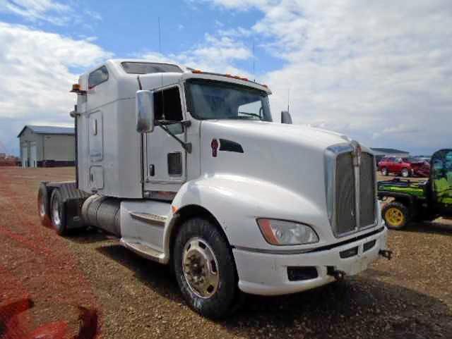 1XKAD40X3BJ944163 - 2011 KENWORTH CONSTRUCTI WHITE photo 1