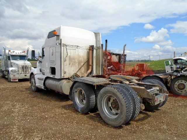 1XKAD40X3BJ944163 - 2011 KENWORTH CONSTRUCTI WHITE photo 3