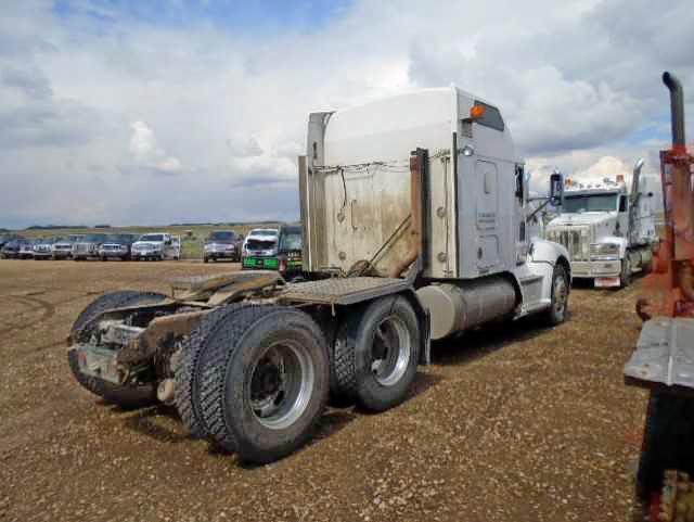 1XKAD40X3BJ944163 - 2011 KENWORTH CONSTRUCTI WHITE photo 4