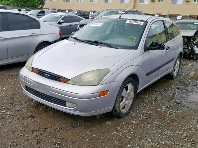 3FAFP31324R127490 - 2004 FORD FOCUS ZX3 SILVER photo 2