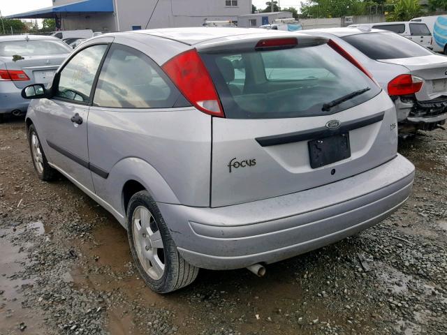 3FAFP31324R127490 - 2004 FORD FOCUS ZX3 SILVER photo 3