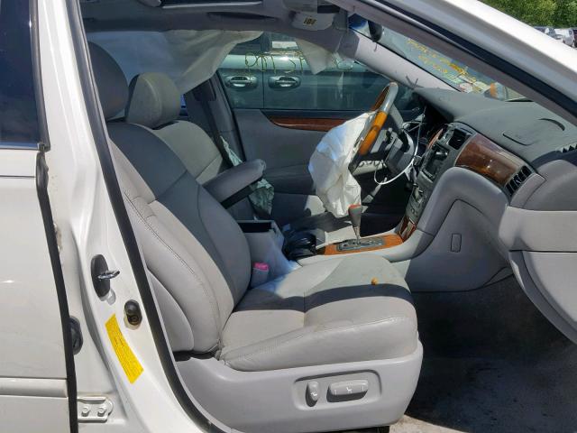 JTHBA30G455061879 - 2005 LEXUS ES 330 WHITE photo 5